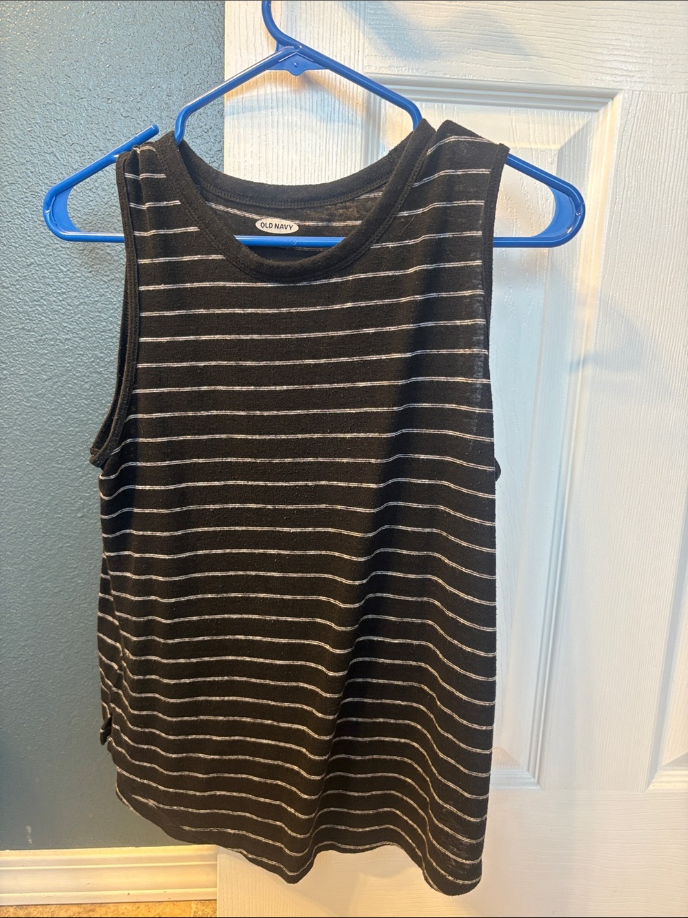🔴10/$10! Old Navy Black and White Striped Sleeveless Tank Top